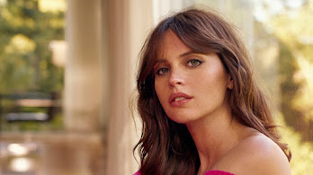 دانلود والپیپر فلیسیتی جونز قهوه‌ای زیبا Felicity Jones Beautiful Brunette