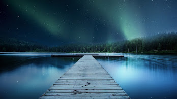 دانلود والپیپر منظره شفق قطبی دریاچه و پل Night Sky Aurora Lake Bridge Scenery