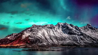 دانلود والپیپر منظره شب شفق قطبی و کوه Aurora Borealis Mountain Night Sky