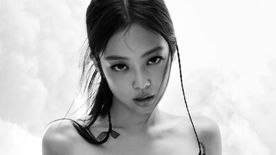 دانلود والپیپر مونوکروم جنی BLACKPINK Jennie Monochrome