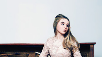 دانلود والپیپر سابرینا کارپنتر Sabrina Carpenter