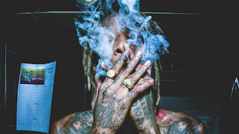 دانلود والپیپر ویز کالیفا رپر Wiz Khalifa Smoking Rapper