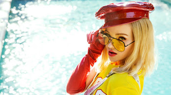 دانلود والپیپر داو کامرون با عینک دختر بلوند Dove Cameron Glasses Blonde Girl