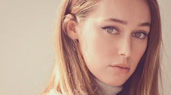 دانلود والپیپر آلیشا دبنام کری Alycia Debnam Carey