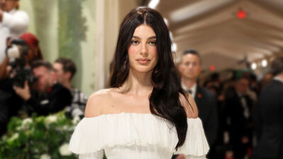 دانلود والپیپر کامیل مورونه مت گالا Camila Morrone Met Gala