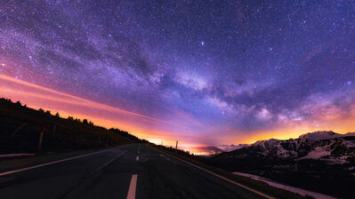 دانلود والپیپر جاده زیر آسمان پرستاره Night Sky Starry Stars Road Scenery