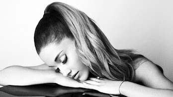 دانلود والپیپر آریانا گرانده مونوکروم Ariana Grande Monochrome