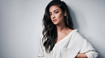 دانلود والپیپر شی میچل Shay Mitchell
