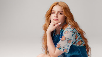 دانلود والپیپر آریل وینتر بازیگر Ariel Winter Beautiful Actress