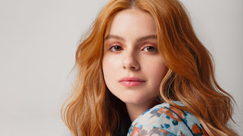 دانلود والپیپر آریل وینتر سلبریتی زیبا Ariel Winter Beautiful Celebrity