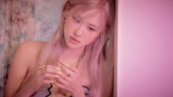 دانلود والپیپر رز بلک پینک On The Ground BLACKPINK Rose