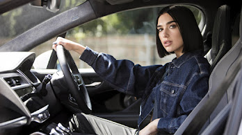 دانلود والپیپر دوآ لیپا Dua Lipa