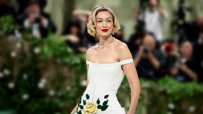 دانلود والپیپر جیجی حدید مت گالا ۲۰۲۴ Gigi Hadid Met Gala 2024 Model