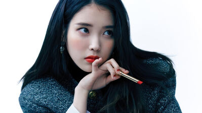 دانلود والپیپر آی یو مجله ووگ IU Vogue Photoshoot