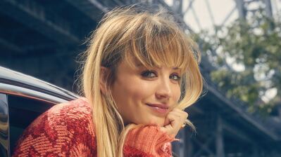 دانلود والپیپر کالی کوکو سلبریتی آمریکایی Kaley Cuoco American Celebrity