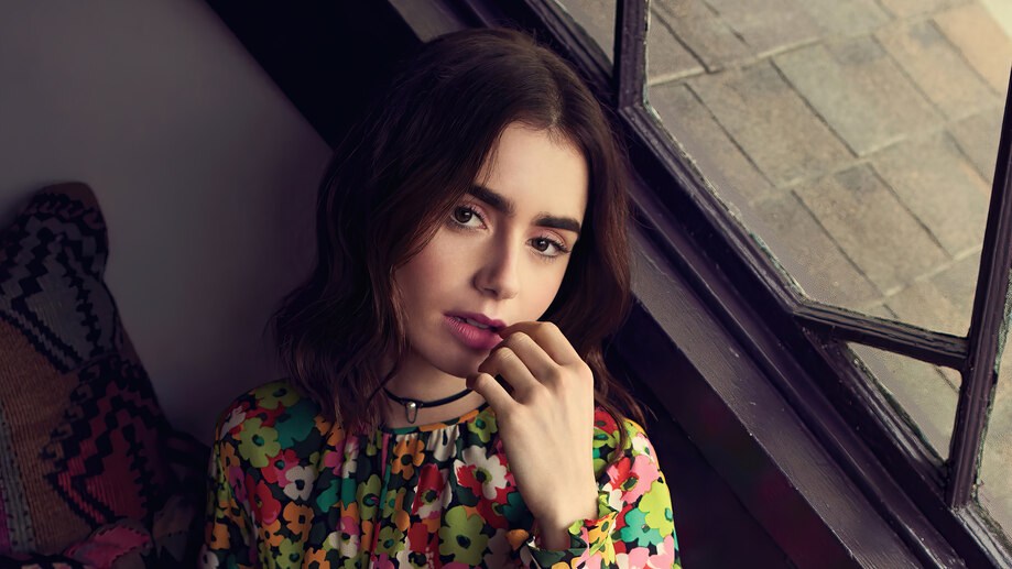 دانلود والپیپر لیلی کالینز Lily Collins Photo