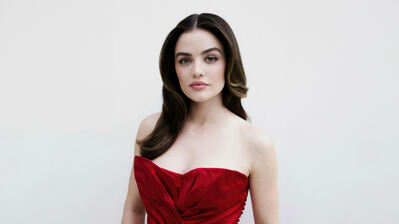 دانلود والپیپر لوسی هیل Lucy Hale