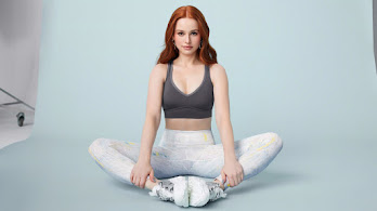 دانلود والپیپر مادلین پچ ورزشی Gym Suit Madelaine Petsch Workout