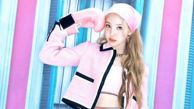 دانلود والپیپر نایون مجله دِیْزد Nayeon Dazed Magazine
