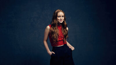 دانلود والپیپر فتوشوت سدی سینک Sadie Sink Photoshoot