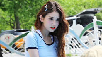دانلود والپیپر سومی زیبای کی‌پاپ Somi Beautiful K-Pop Girl Photoshoot