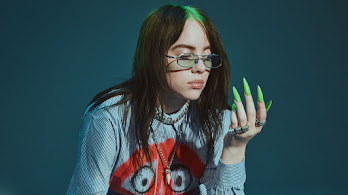 دانلود والپیپر بیلی آیلیش عینکی Billie Eilish