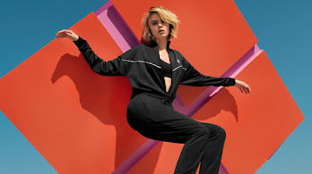 دانلود والپیپر کارا دلوین فتوشاپ پوما Cara Delevingne Puma