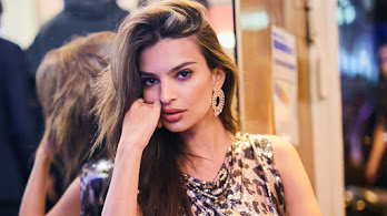 دانلود والپیپر امیلی راتایکوفسکی Emily Ratajkowski