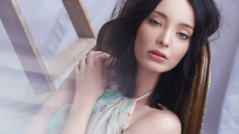 دانلود والپیپر عکس اما دیمانت Emma Dumont Photoshoot