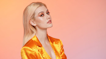 دانلود والپیپر کاترین مکنامارا Katherine McNamara Beautiful Blonde