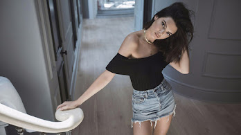 دانلود والپیپر کندال جنر Kendall Jenner