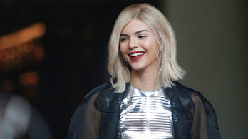 دانلود والپیپر کندال جنر لبخند مدل Kendall Jenner Smile Model