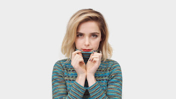دانلود والپیپر کیرنان شیپکا Kiernan Shipka