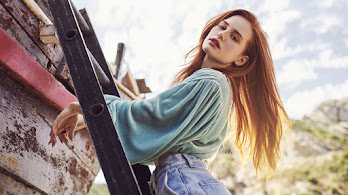 دانلود والپیپر مادلین پچ با موی قرمز Madelaine Petsch Red Hair
