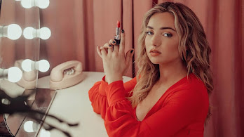 دانلود والپیپر پیتون لیست Peyton List