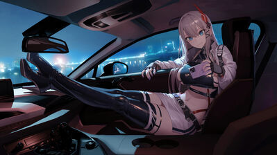دانلود والپیپر دختر انیمه داخل ماشین Anime Girl Inside the Car | دختره تو ماشینه، تو توی خونه. هر دو دارین به یه چیزی نگاه می‌کنین که هیچوقت مال شما نیست.