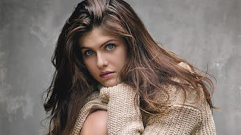 دانلود والپیپر الکساندرا داداریو Alexandra Daddario
