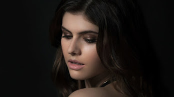 دانلود والپیپر الکساندرا داداریو Alexandra Daddario