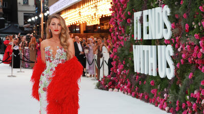 دانلود والپیپر بلیک لایولی Blake Lively It Ends With Us