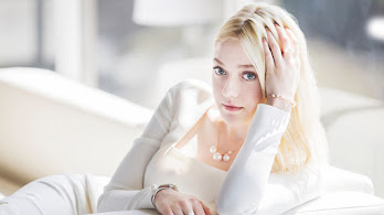دانلود والپیپر داکوتا فانینگ دختر بلوند زیبا Dakota Fanning Beautiful Blonde Girl