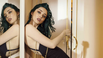 دانلود والپیپر اما دیمونت Emma Dumont Beautiful Photoshoot