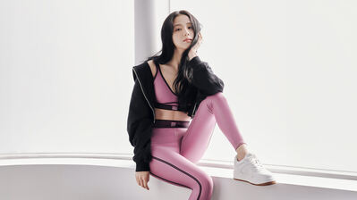 دانلود پوستر جیسو بلک‌پینک Jisoo BLACKPINK Yoga Dress