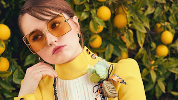 دانلود والپیپر کیتلین دونور با عینک Kaitlyn Dever Sunglasses