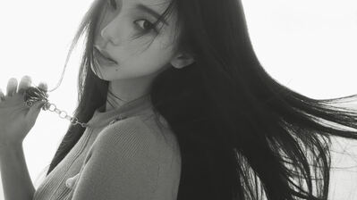 دانلود والپیپر کارینا از آسپا Karina Aespa Monochrome
