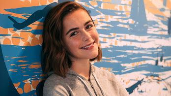 دانلود والپیپر کیرنان شیپکا Kiernan Shipka Smile