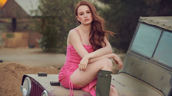 دانلود والپیپر مادلین پچ بازیگر Madelaine Petsch Beautiful Actress