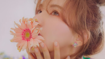 دانلود والپیپر وندی لایک واتر Wendy Like Water