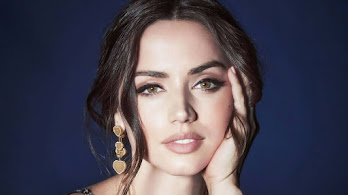 دانلود والپیپر آنا د آرماس Ana de Armas Beautiful