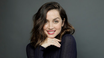 دانلود والپیپر آنا د آرماس لبخند جلسه عکاسی Ana de Armas Smile Photoshoot