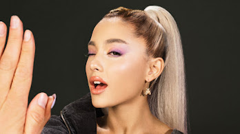 دانلود والپیپر آریانا گرانده وینک Ariana Grande Wink